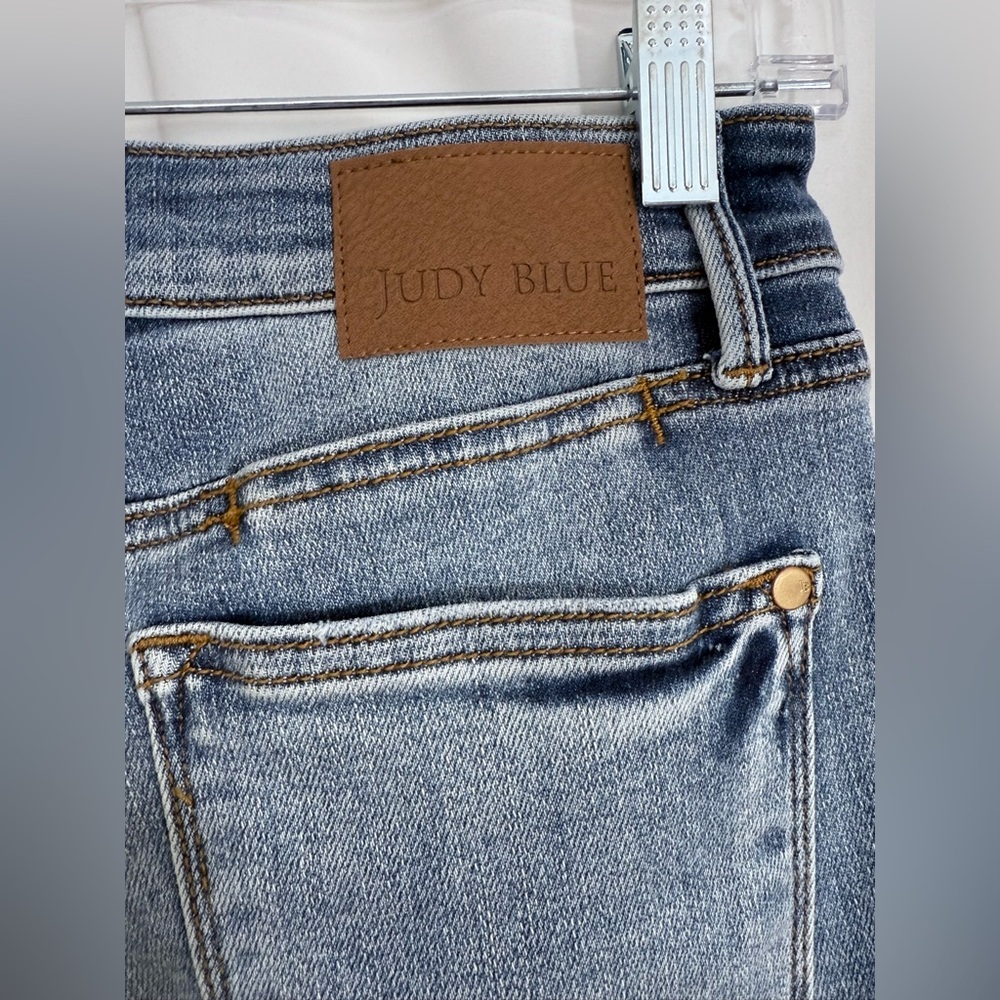 Judy Blue “Dad” High Rise Cell Phone Pocket Jeans With Distressed Spots Size 3 - Picture 12 of 16